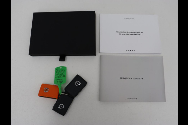 Volvo XC40 Recharge P8 AWD R Design | Panoramadak | Trekhaak | Adaptive cruise | Harman/Kardon | Achterbankverwarming | 360 Camera | Carplay | Keyless