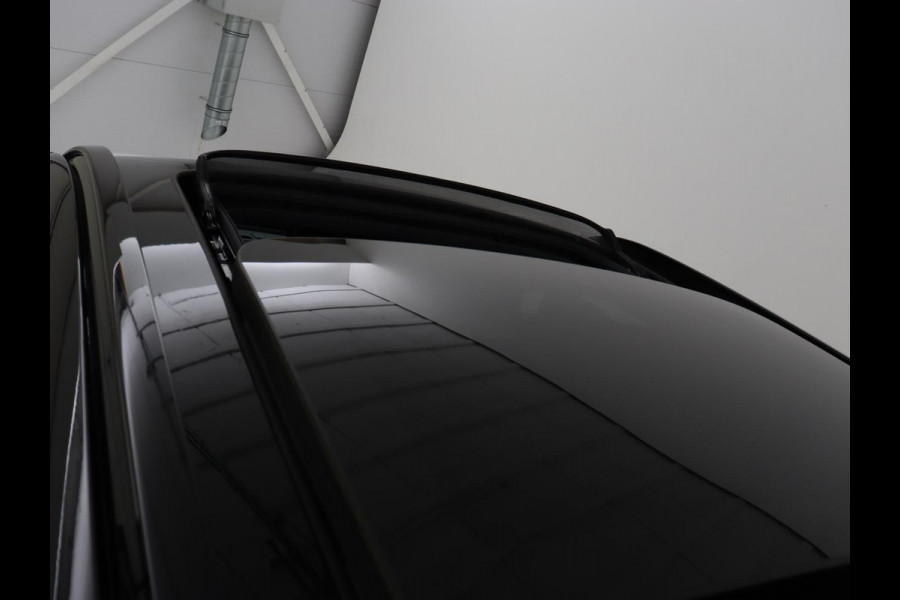 Volvo XC40 Recharge P8 AWD R Design | Panoramadak | Trekhaak | Adaptive cruise | Harman/Kardon | Achterbankverwarming | 360 Camera | Carplay | Keyless