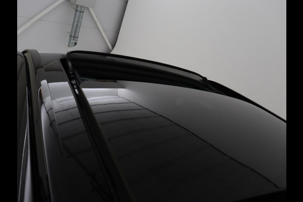 Volvo XC40 Recharge P8 AWD R Design | Panoramadak | Trekhaak | Adaptive cruise | Harman/Kardon | Achterbankverwarming | 360 Camera | Carplay | Keyless