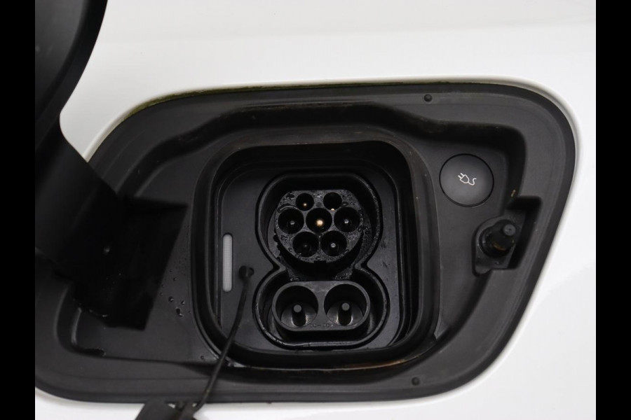 Volvo XC40 Recharge P8 AWD R Design | Panoramadak | Trekhaak | Adaptive cruise | Harman/Kardon | Achterbankverwarming | 360 Camera | Carplay | Keyless
