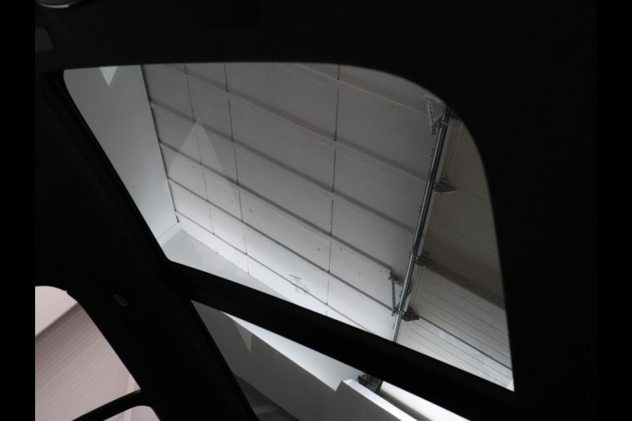 Volvo XC40 Recharge P8 AWD R Design | Panoramadak | Trekhaak | Adaptive cruise | Harman/Kardon | Achterbankverwarming | 360 Camera | Carplay | Keyless