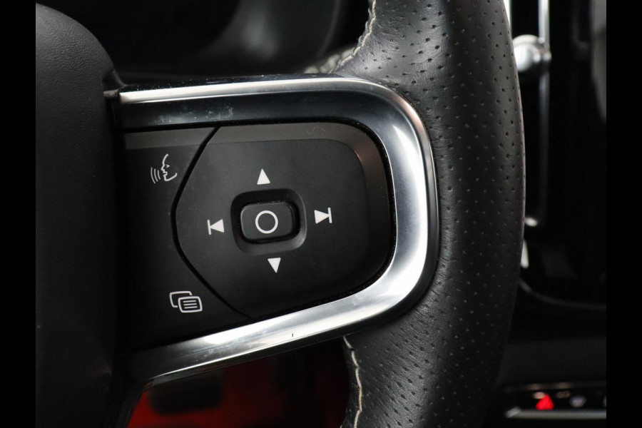 Volvo XC40 Recharge P8 AWD R Design | Panoramadak | Trekhaak | Adaptive cruise | Harman/Kardon | Achterbankverwarming | 360 Camera | Carplay | Keyless