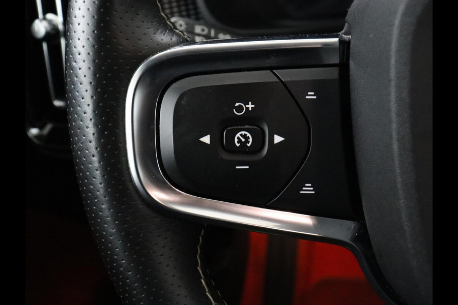 Volvo XC40 Recharge P8 AWD R Design | Panoramadak | Trekhaak | Adaptive cruise | Harman/Kardon | Achterbankverwarming | 360 Camera | Carplay | Keyless