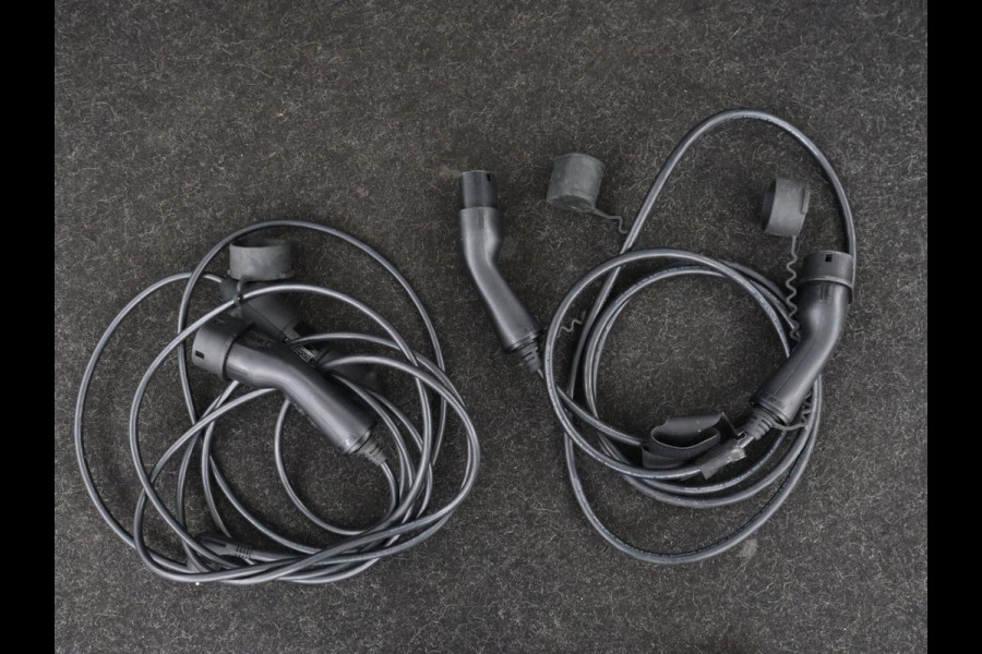 Volvo XC40 Recharge P8 AWD R Design | Panoramadak | Trekhaak | Adaptive cruise | Harman/Kardon | Achterbankverwarming | 360 Camera | Carplay | Keyless