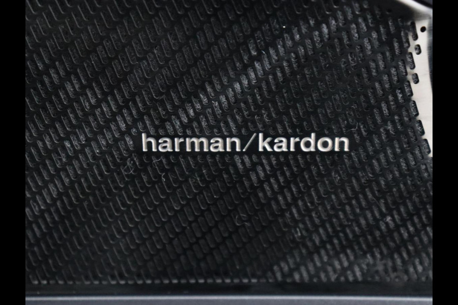 Volvo XC40 Recharge P8 AWD R Design | Panoramadak | Trekhaak | Adaptive cruise | Harman/Kardon | Achterbankverwarming | 360 Camera | Carplay | Keyless