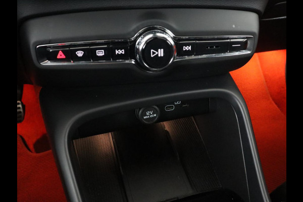 Volvo XC40 Recharge P8 AWD R Design | Panoramadak | Trekhaak | Adaptive cruise | Harman/Kardon | Achterbankverwarming | 360 Camera | Carplay | Keyless