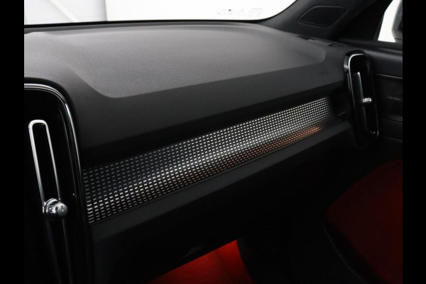 Volvo XC40 Recharge P8 AWD R Design | Panoramadak | Trekhaak | Adaptive cruise | Harman/Kardon | Achterbankverwarming | 360 Camera | Carplay | Keyless