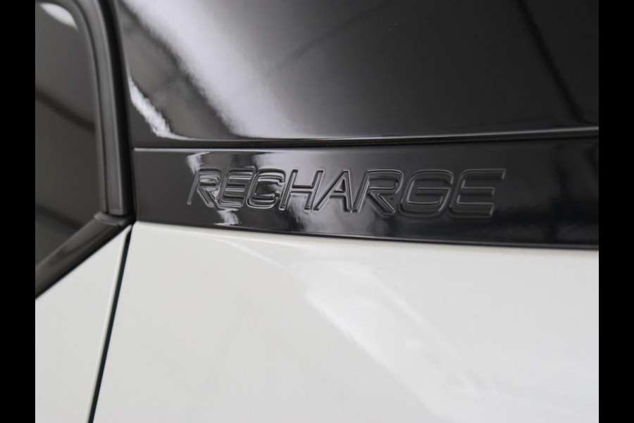 Volvo XC40 Recharge P8 AWD R Design | Panoramadak | Trekhaak | Adaptive cruise | Harman/Kardon | Achterbankverwarming | 360 Camera | Carplay | Keyless