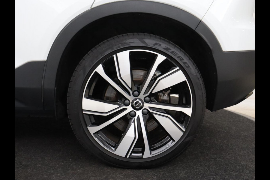 Volvo XC40 Recharge P8 AWD R Design | Panoramadak | Trekhaak | Adaptive cruise | Harman/Kardon | Achterbankverwarming | 360 Camera | Carplay | Keyless
