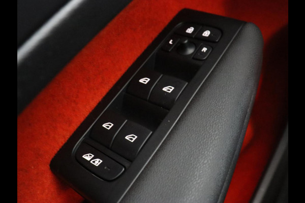 Volvo XC40 Recharge P8 AWD R Design | Panoramadak | Trekhaak | Adaptive cruise | Harman/Kardon | Achterbankverwarming | 360 Camera | Carplay | Keyless