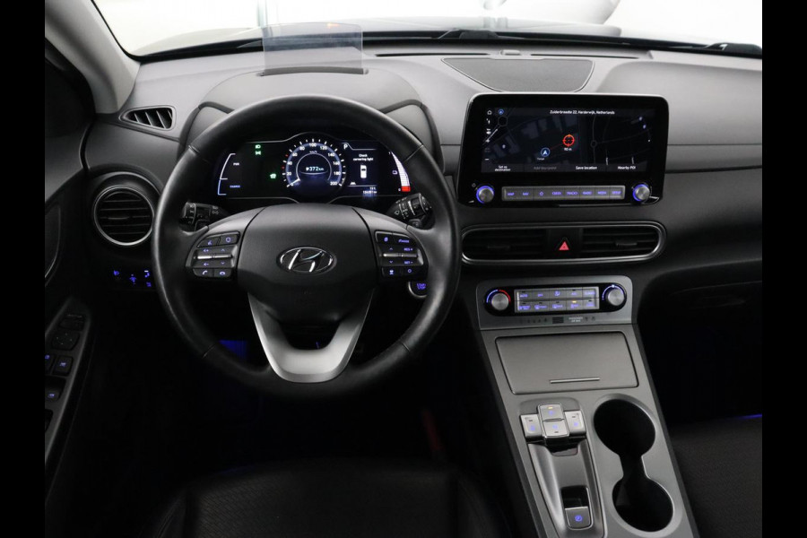 Hyundai Kona EV Premium 64 kWh | Leder | Stoelventilatie | Adaptive cruise | Wamtepomp | Head-Up | Camera | Carplay | Achterbankverwarming | Navigatie | Keyless