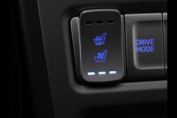 Hyundai Kona EV Premium 64 kWh | Leder | Stoelventilatie | Adaptive cruise | Wamtepomp | Head-Up | Camera | Carplay | Achterbankverwarming | Navigatie | Keyless