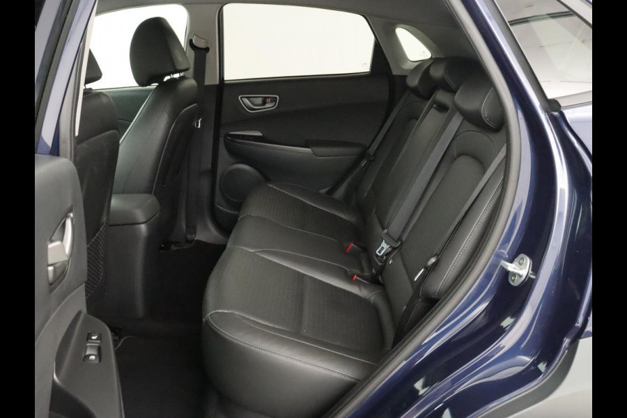 Hyundai Kona EV Premium 64 kWh | Leder | Stoelventilatie | Adaptive cruise | Wamtepomp | Head-Up | Camera | Carplay | Achterbankverwarming | Navigatie | Keyless