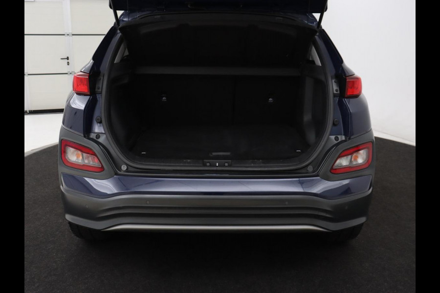 Hyundai Kona EV Premium 64 kWh | Leder | Stoelventilatie | Adaptive cruise | Wamtepomp | Head-Up | Camera | Carplay | Achterbankverwarming | Navigatie | Keyless