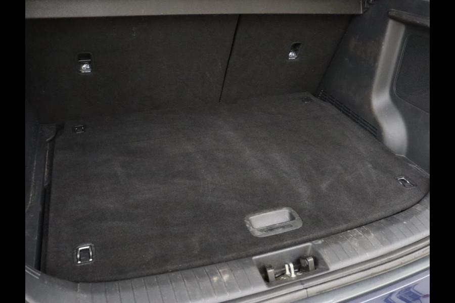Hyundai Kona EV Premium 64 kWh | Leder | Stoelventilatie | Adaptive cruise | Wamtepomp | Head-Up | Camera | Carplay | Achterbankverwarming | Navigatie | Keyless