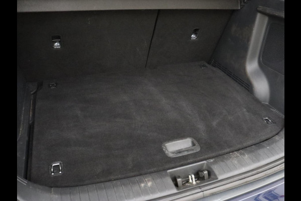 Hyundai Kona EV Premium 64 kWh | Leder | Stoelventilatie | Adaptive cruise | Wamtepomp | Head-Up | Camera | Carplay | Achterbankverwarming | Navigatie | Keyless