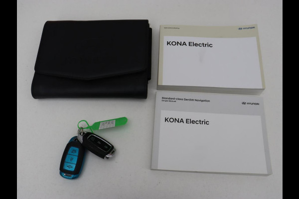Hyundai Kona EV Premium 64 kWh | Leder | Stoelventilatie | Adaptive cruise | Wamtepomp | Head-Up | Camera | Carplay | Achterbankverwarming | Navigatie | Keyless