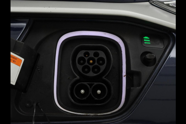 Hyundai Kona EV Premium 64 kWh | Leder | Stoelventilatie | Adaptive cruise | Wamtepomp | Head-Up | Camera | Carplay | Achterbankverwarming | Navigatie | Keyless