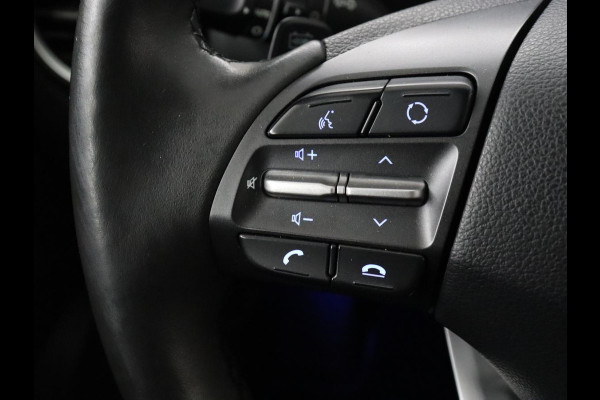 Hyundai Kona EV Premium 64 kWh | Leder | Stoelventilatie | Adaptive cruise | Wamtepomp | Head-Up | Camera | Carplay | Achterbankverwarming | Navigatie | Keyless