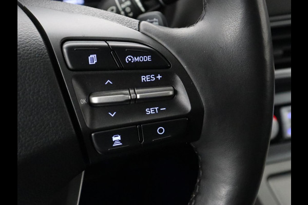 Hyundai Kona EV Premium 64 kWh | Leder | Stoelventilatie | Adaptive cruise | Wamtepomp | Head-Up | Camera | Carplay | Achterbankverwarming | Navigatie | Keyless