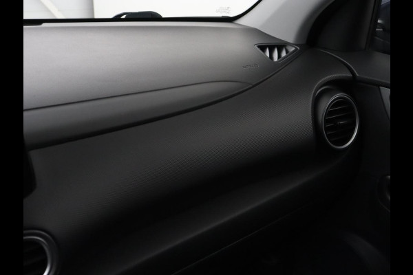 Hyundai Kona EV Premium 64 kWh | Leder | Stoelventilatie | Adaptive cruise | Wamtepomp | Head-Up | Camera | Carplay | Achterbankverwarming | Navigatie | Keyless