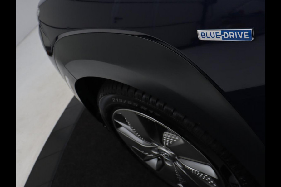 Hyundai Kona EV Premium 64 kWh | Leder | Stoelventilatie | Adaptive cruise | Wamtepomp | Head-Up | Camera | Carplay | Achterbankverwarming | Navigatie | Keyless