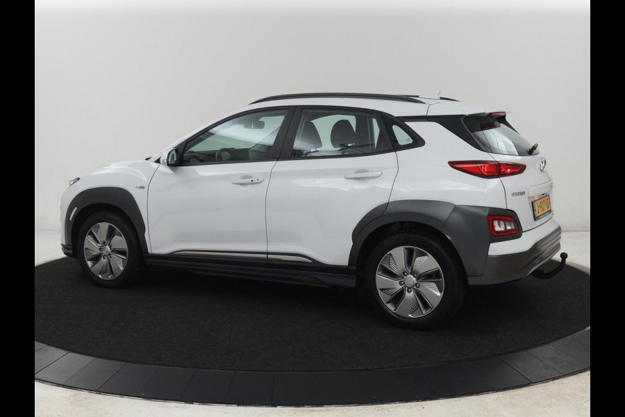 Hyundai Kona EV Comfort 64 kWh | Trekhaak | Adaptive cruise | Warmtepomp | Camera | Carplay | Keyless | Navigatie | Climate control