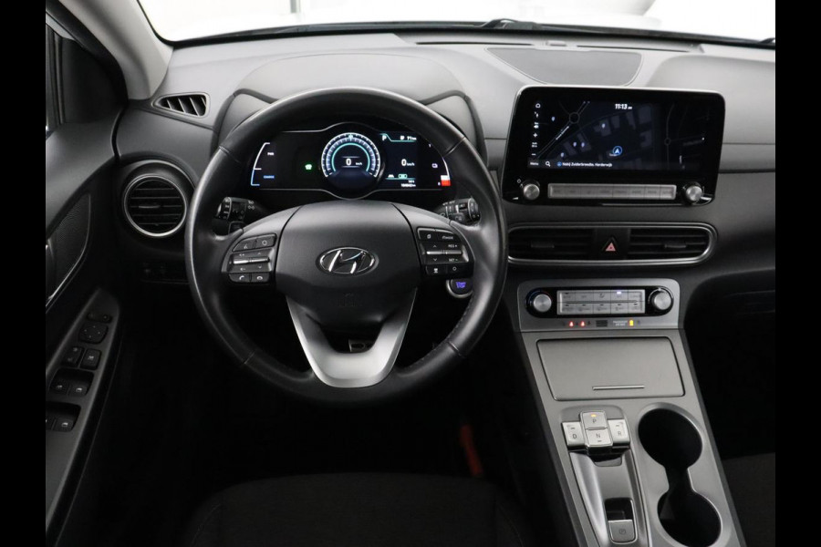 Hyundai Kona EV Comfort 64 kWh | Trekhaak | Adaptive cruise | Warmtepomp | Camera | Carplay | Keyless | Navigatie | Climate control
