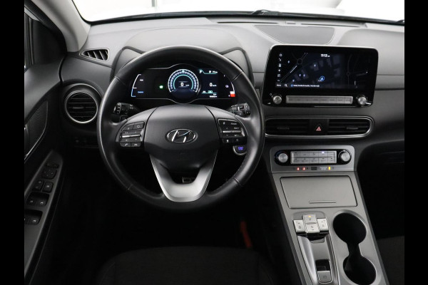 Hyundai Kona EV Comfort 64 kWh | Trekhaak | Adaptive cruise | Warmtepomp | Camera | Carplay | Keyless | Navigatie | Climate control