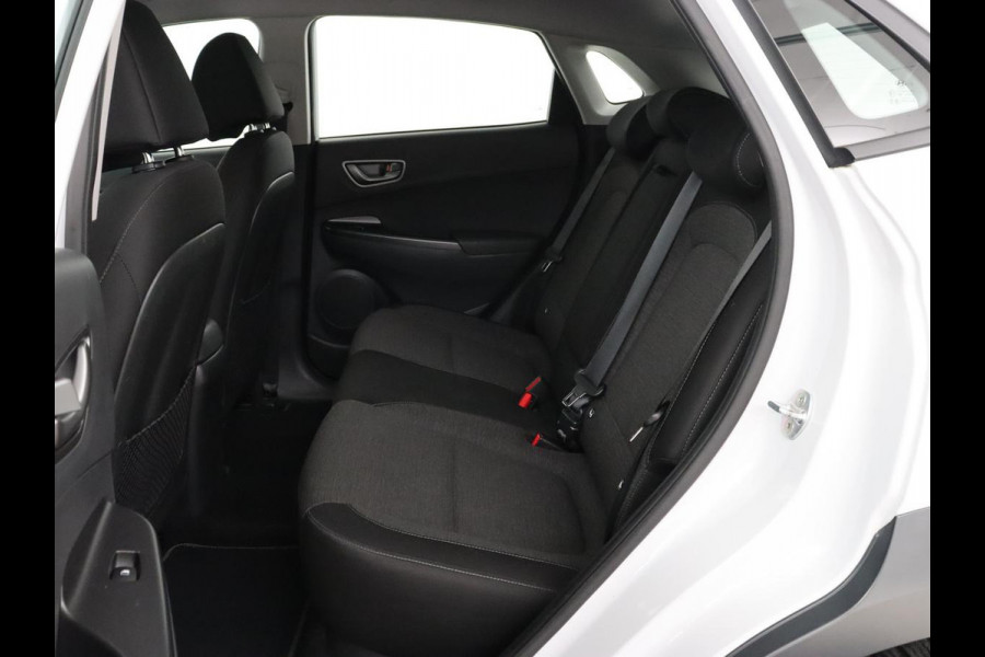 Hyundai Kona EV Comfort 64 kWh | Trekhaak | Adaptive cruise | Warmtepomp | Camera | Carplay | Keyless | Navigatie | Climate control