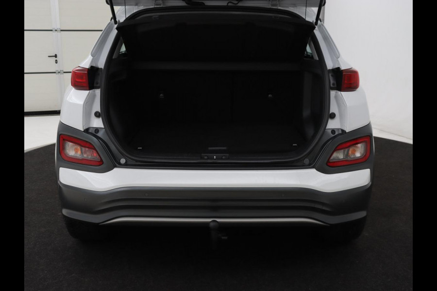 Hyundai Kona EV Comfort 64 kWh | Trekhaak | Adaptive cruise | Warmtepomp | Camera | Carplay | Keyless | Navigatie | Climate control