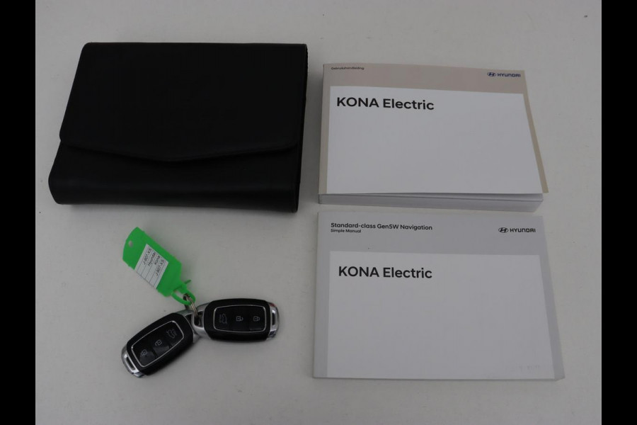 Hyundai Kona EV Comfort 64 kWh | Trekhaak | Adaptive cruise | Warmtepomp | Camera | Carplay | Keyless | Navigatie | Climate control