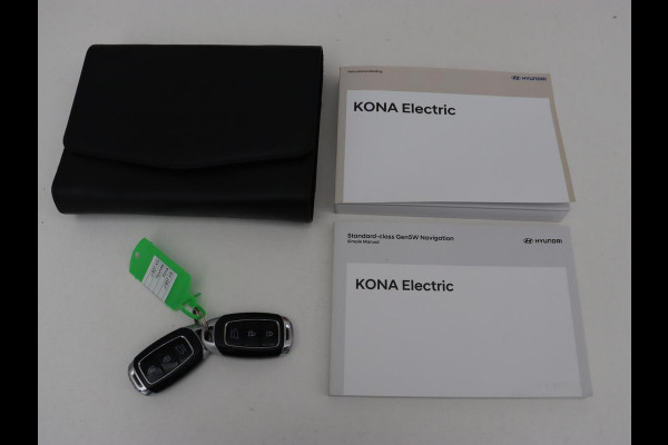 Hyundai Kona EV Comfort 64 kWh | Trekhaak | Adaptive cruise | Warmtepomp | Camera | Carplay | Keyless | Navigatie | Climate control