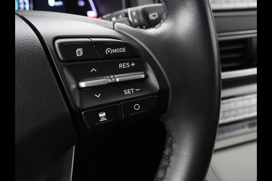 Hyundai Kona EV Comfort 64 kWh | Trekhaak | Adaptive cruise | Warmtepomp | Camera | Carplay | Keyless | Navigatie | Climate control