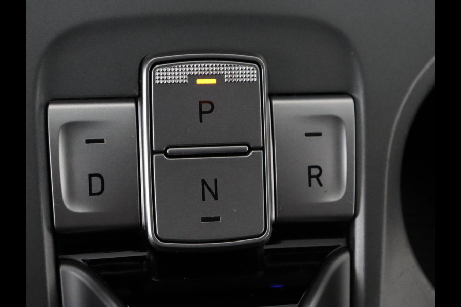 Hyundai Kona EV Comfort 64 kWh | Trekhaak | Adaptive cruise | Warmtepomp | Camera | Carplay | Keyless | Navigatie | Climate control