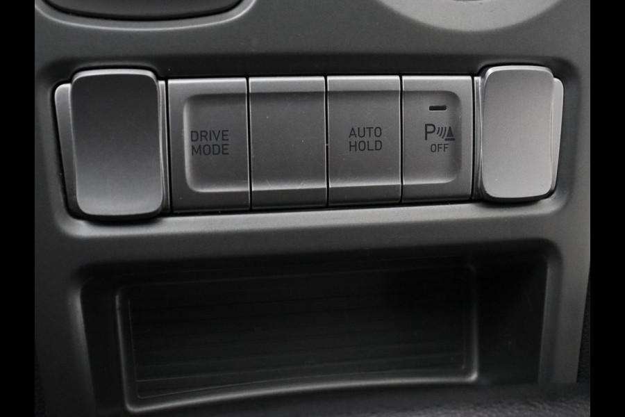 Hyundai Kona EV Comfort 64 kWh | Trekhaak | Adaptive cruise | Warmtepomp | Camera | Carplay | Keyless | Navigatie | Climate control