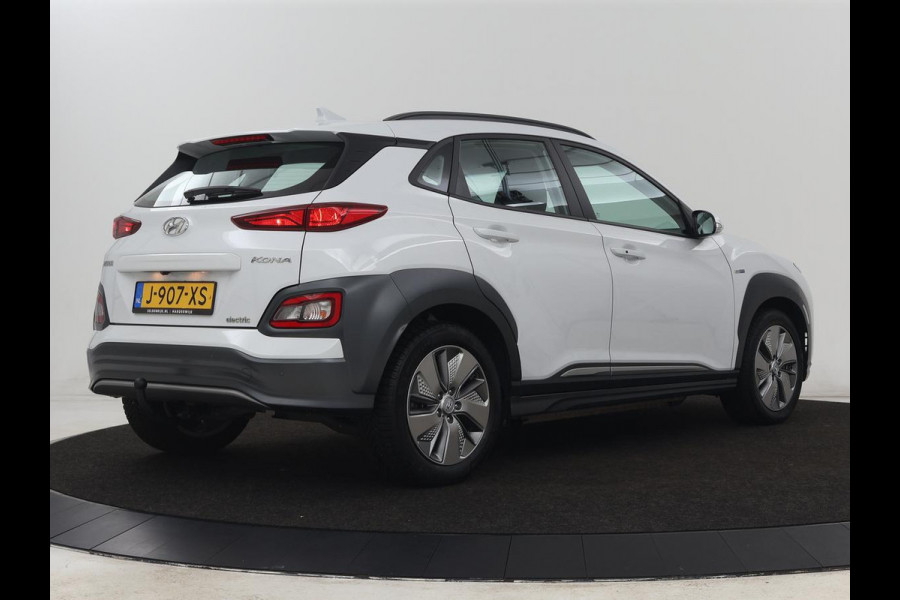 Hyundai Kona EV Comfort 64 kWh | Trekhaak | Adaptive cruise | Warmtepomp | Camera | Carplay | Keyless | Navigatie | Climate control