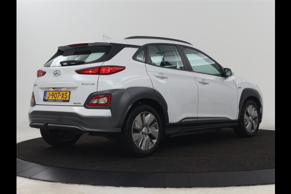 Hyundai Kona EV Comfort 64 kWh | Trekhaak | Adaptive cruise | Warmtepomp | Camera | Carplay | Keyless | Navigatie | Climate control