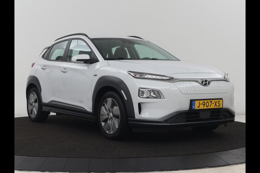 Hyundai Kona EV Comfort 64 kWh | Trekhaak | Adaptive cruise | Warmtepomp | Camera | Carplay | Keyless | Navigatie | Climate control