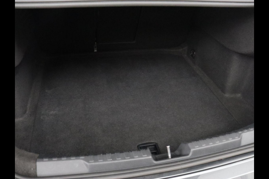 Audi A3 30 TFSI S edition | Leder | Virtual Cockpit | Carplay | Sportstoelen | Full LED | DAB | Climate control | Parkeerhulp | Navigatie | Cruise control