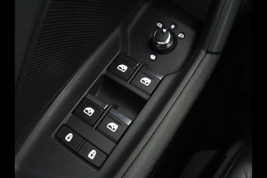 Audi A3 30 TFSI S edition | Leder | Virtual Cockpit | Carplay | Sportstoelen | Full LED | DAB | Climate control | Parkeerhulp | Navigatie | Cruise control