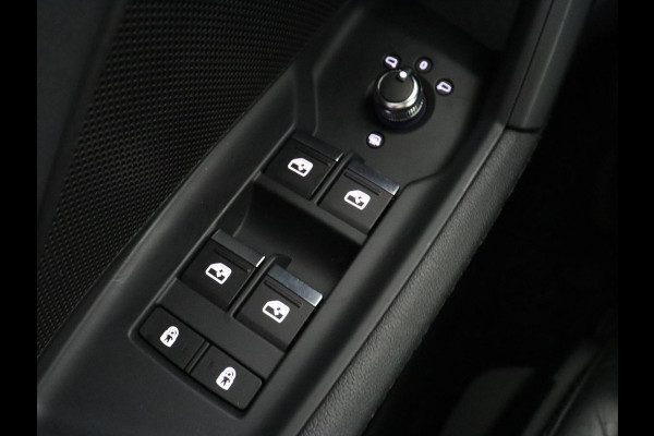 Audi A3 30 TFSI S edition | Leder | Virtual Cockpit | Carplay | Sportstoelen | Full LED | DAB | Climate control | Parkeerhulp | Navigatie | Cruise control