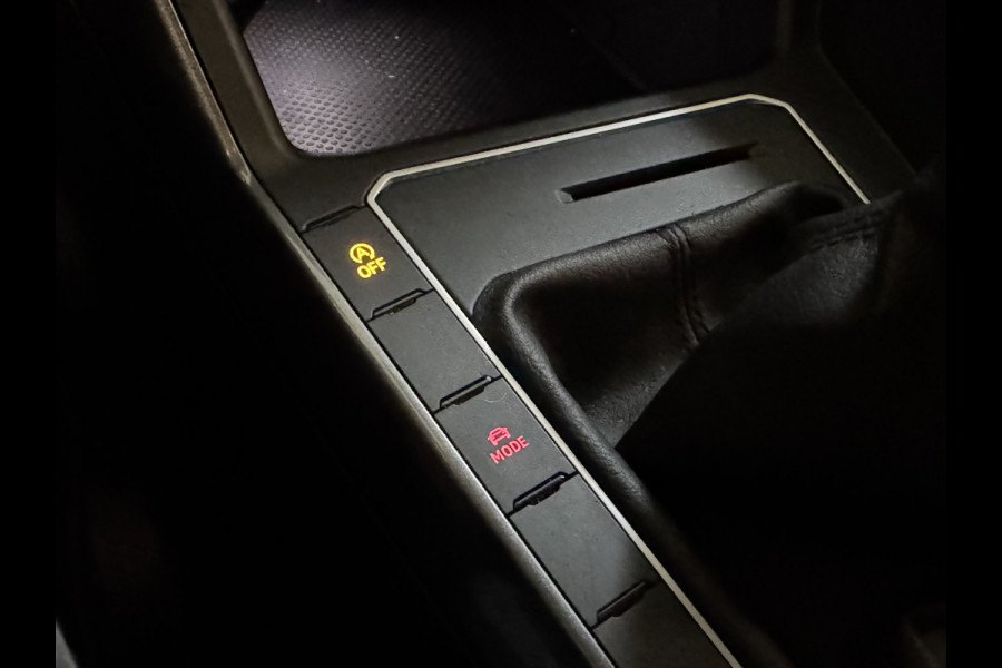 Volkswagen Polo TSI 95PK R-LINE VIRTUAL/CARPLAY/PANORAMADAK