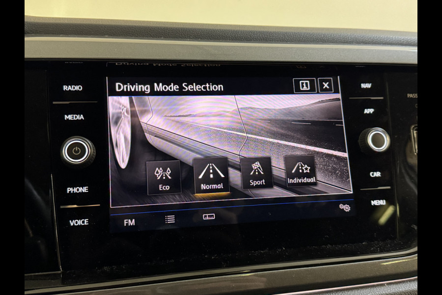 Volkswagen Polo TSI 95PK R-LINE VIRTUAL/CARPLAY/PANORAMADAK