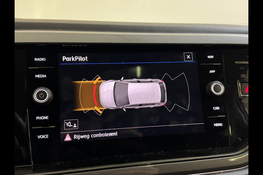 Volkswagen Polo TSI 95PK R-LINE VIRTUAL/CARPLAY/PANORAMADAK