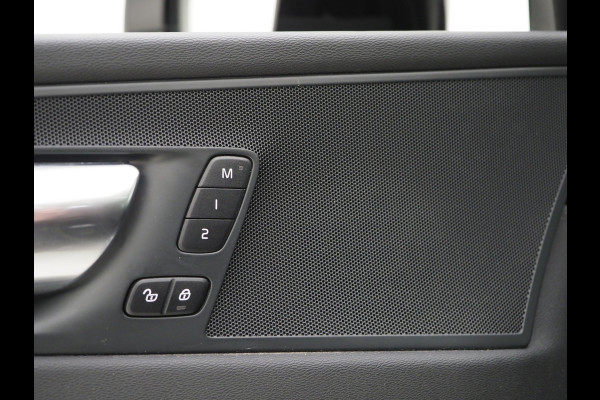 Volvo XC60 2.0 T6 Plug-in Hybrid AWD Plus Dark Long Range | Panoramadak | Leder | Camera | Keyless | Memory | Virtual | DAB | Carplay