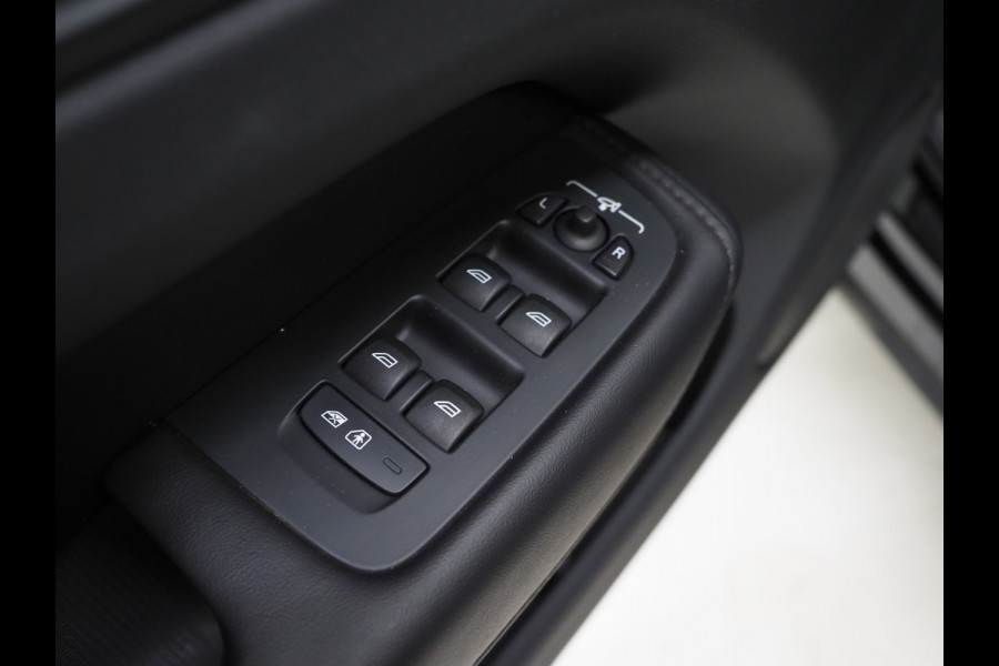 Volvo XC60 2.0 T6 Plug-in Hybrid AWD Plus Dark Long Range | Panoramadak | Leder | Camera | Keyless | Memory | Virtual | DAB | Carplay