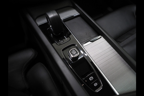 Volvo XC60 2.0 T6 Plug-in Hybrid AWD Plus Dark Long Range | Panoramadak | Leder | Camera | Keyless | Memory | Virtual | DAB | Carplay