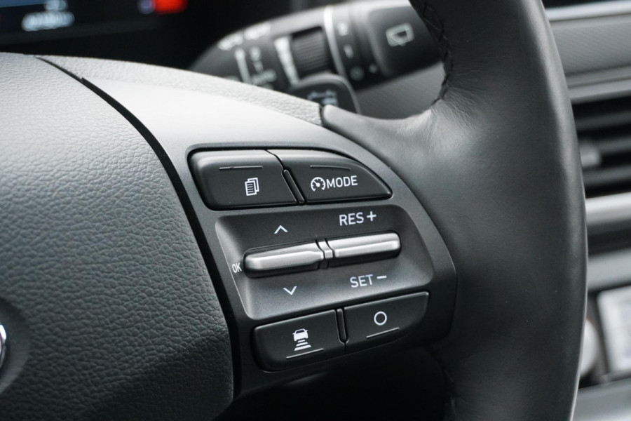 Hyundai Kona EV Premium Sky 64 kWh + PANODAK / STOELVENTILATIE / HEAD-UP