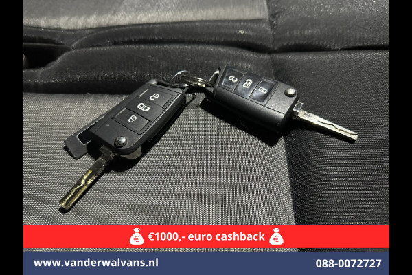 Volkswagen Crafter 2.0 TDI 141pk L3H3 L2H2 Euro6 Airco | Camera | Apple Carplay | Cruisecontrol | Chauffeursstoel Parkeersensoren, Bijrijdersbank, 3000kg trekvermogen,  Android Auto